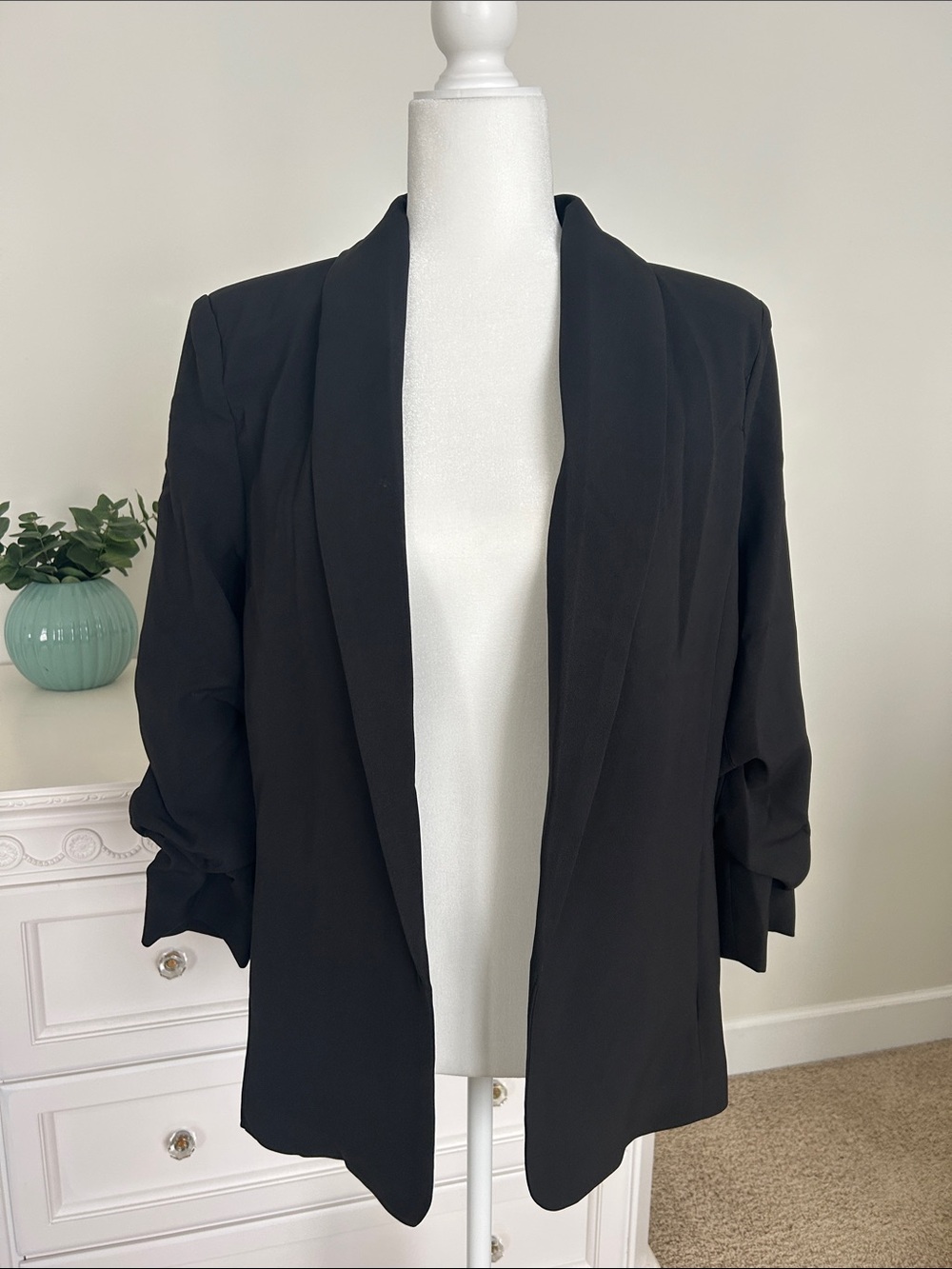 NWT eesome Black Open-Front Blazer